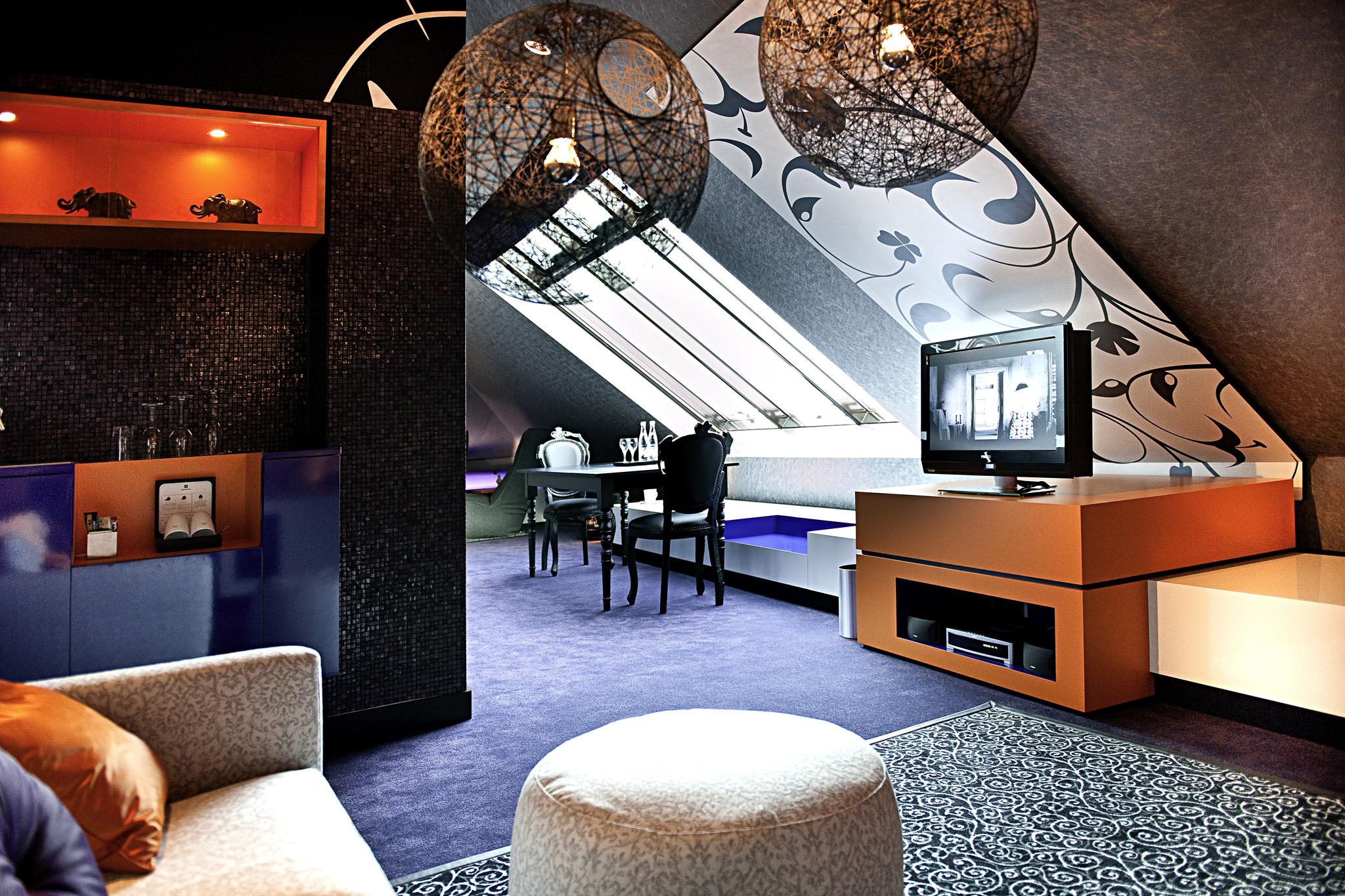 Отель Sofitel Munich Bayerpost Экстерьер фото The interior of a suite at the Mandarin Oriental, Munich
